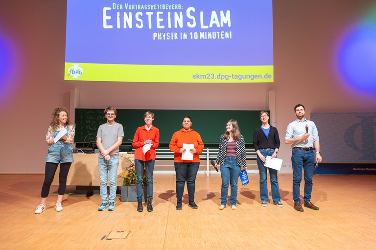Einstein Slam auf der DPG-Frühjahrstagung der SKM in Dresden 2023 // Einstein Slam at the DPG Spring Meeting of the SKM in Dresden 2023 (© DPG / Daab)